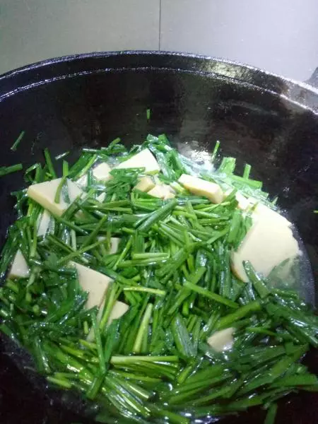 韭菜闷豌豆粉