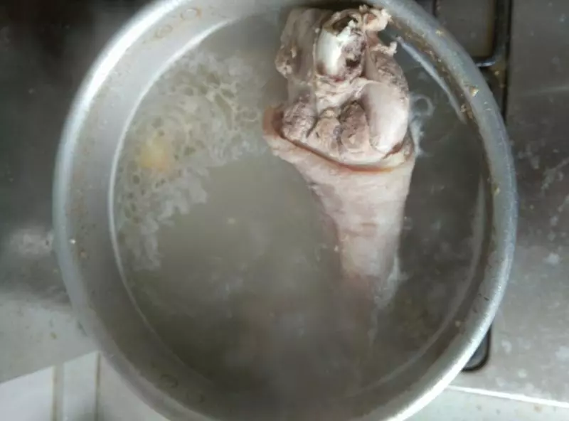 羊肉湯（回族燒法。只放鹽，不放其它調料）――鴨梨1