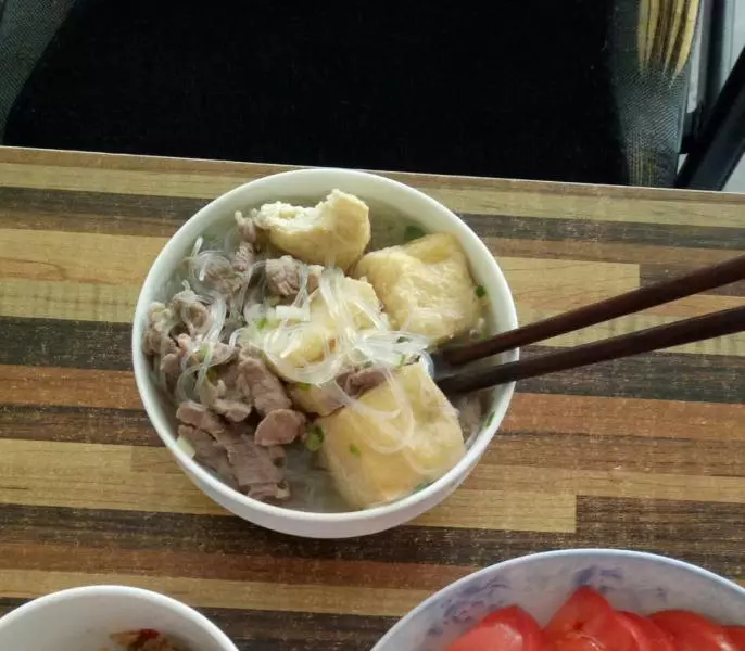 猪肉油豆腐粉丝汤