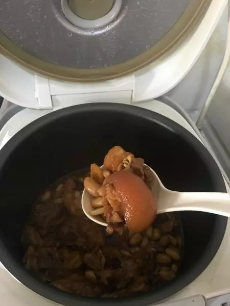 電飯煲花生燜豬手