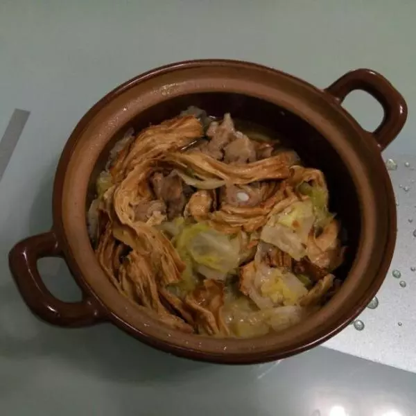 腐竹包菜炖排骨