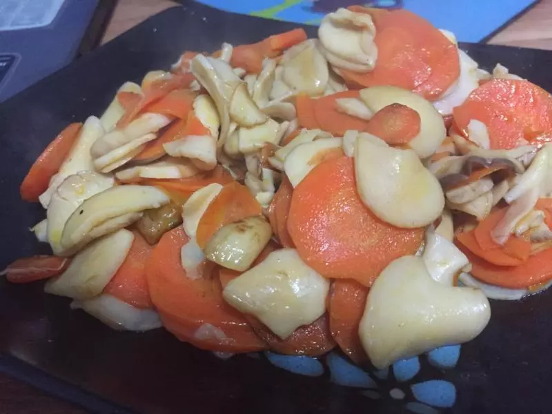 胡蘿蔔炒杏鮑菇?