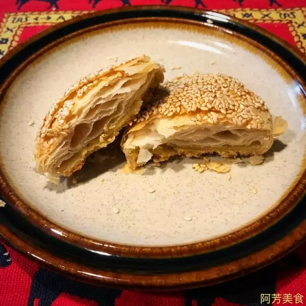 蟹壳绿豆沙芝麻酥饼