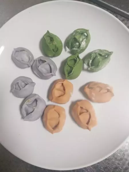 纯天然蔬菜彩色水饺