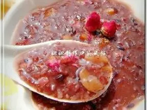 红枣玫瑰黑米粥