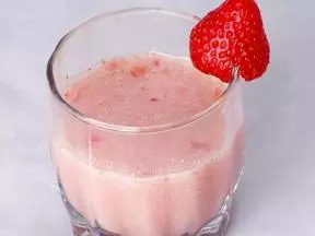 红粉佳人--草莓椰子汁