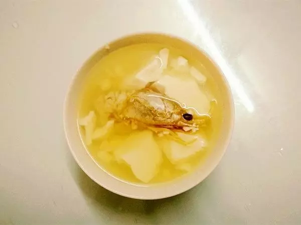 朴素干河虾豆腐汤