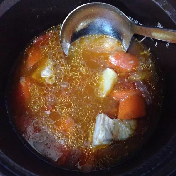 番茄土豆胡萝卜小排汤