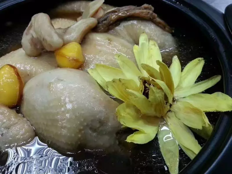黑蒜头牛肝菌鸡汤