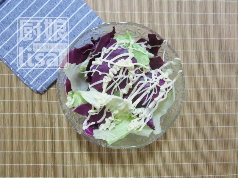 生菜配紫甘蓝的【蔬菜沙拉】