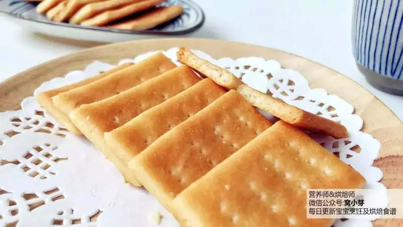 宝宝辅食：宝宝版原味苏打饼干—谁说，松脆的饼干一定要加黄油和泡打粉！