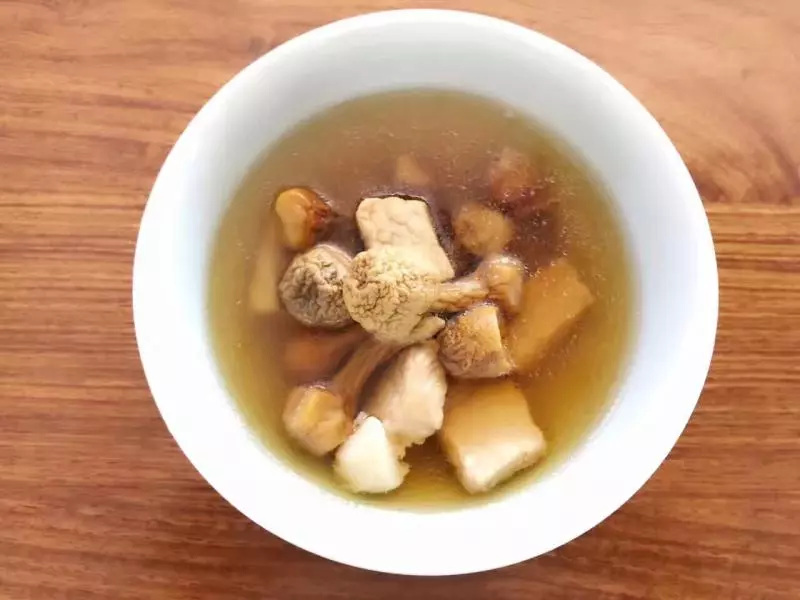 姬松茸炖排骨汤