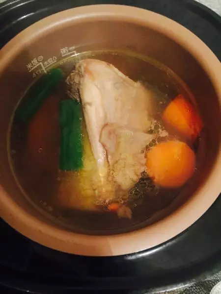 胡蘿蔔牛骨湯-電飯煲