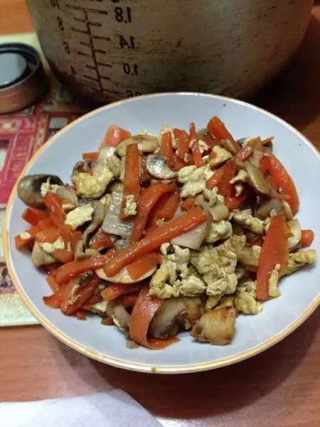 胡蘿蔔蘑菇炒蛋