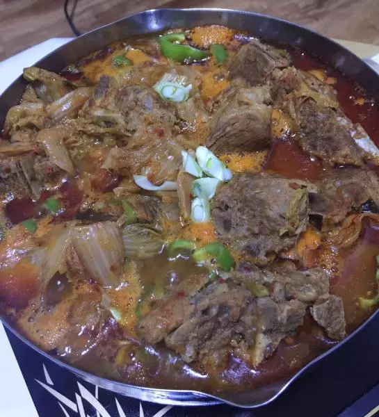 韩式排骨土豆锅