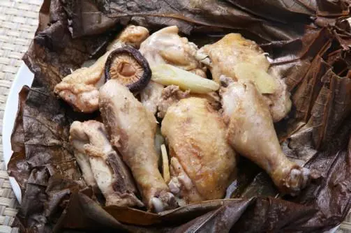 林志鹏自动烹饪锅蒸美味的荷香鸡-捷赛私房菜