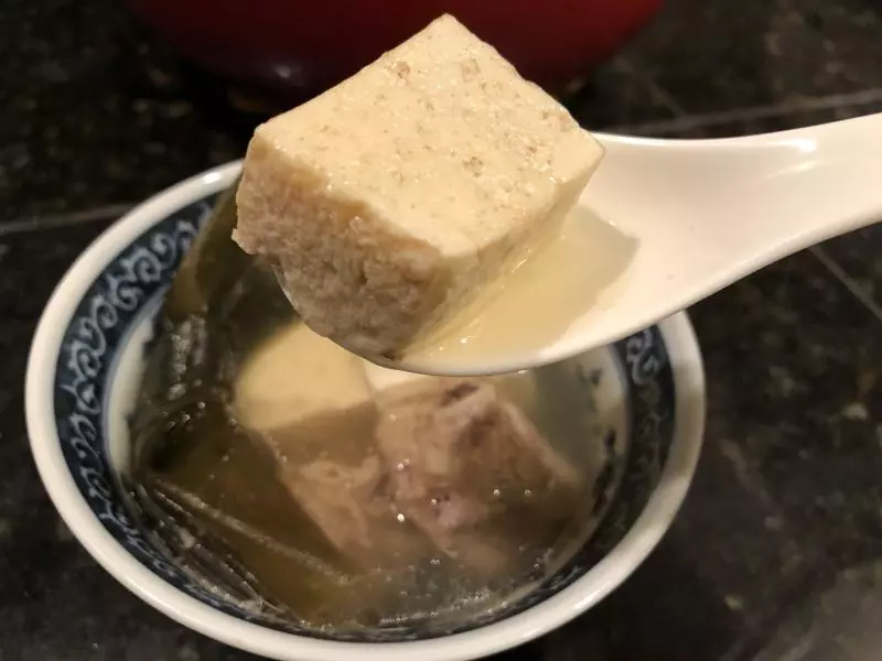 凍豆腐海帶排骨湯