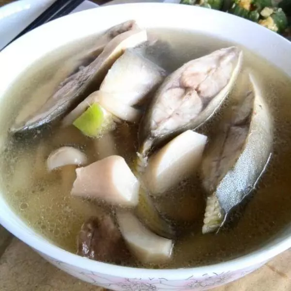 金仓鱼鲜菇汤