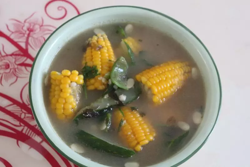 玉米杂蔬紫菜汤