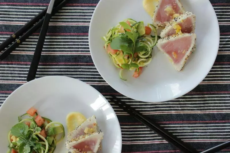 【The minnow kitchen】Albacore tataki w/ passion fruit curd , citrus sauce &amp; avocado salad