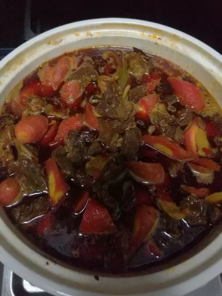 红烧牛腩煲胡萝卜