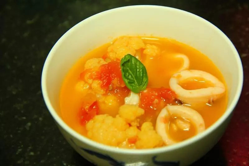 花菜西红柿鲜鱿汤