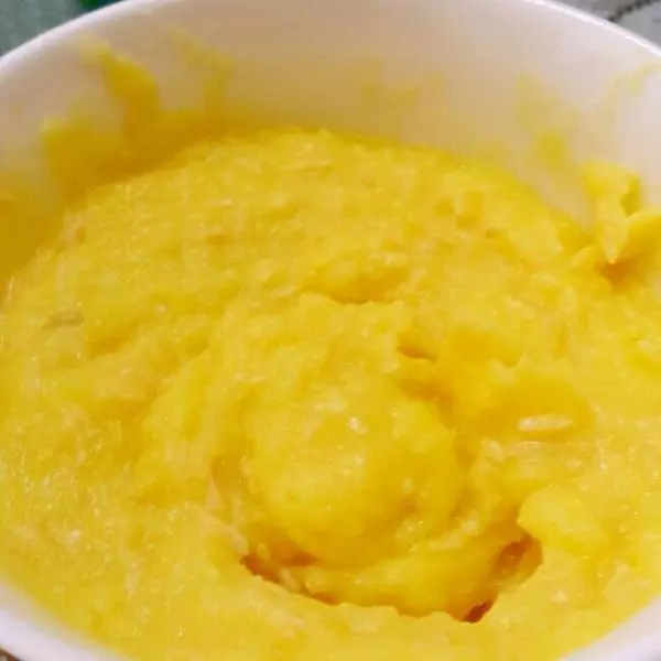三文魚土豆蛋黃泥——十個月寶寶輔食