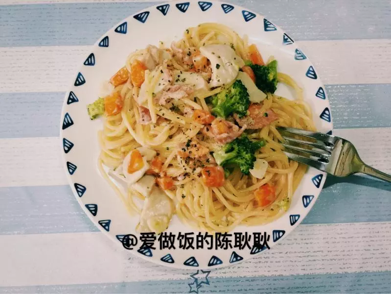 电饭锅食谱：奶油蔬菜培根意面