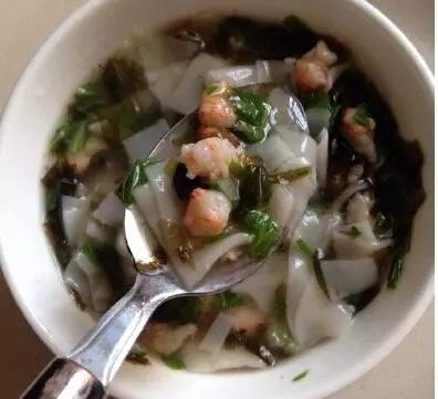 鲜虾紫菜汤（可以加馄饨皮）