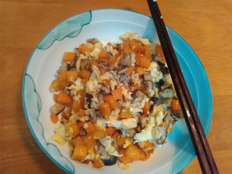 胡萝卜蘑菇炒鸡蛋