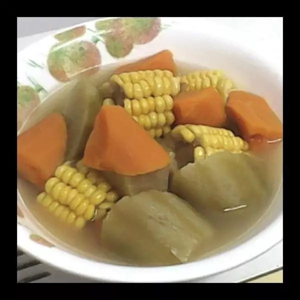 青红萝卜玉米煲排骨