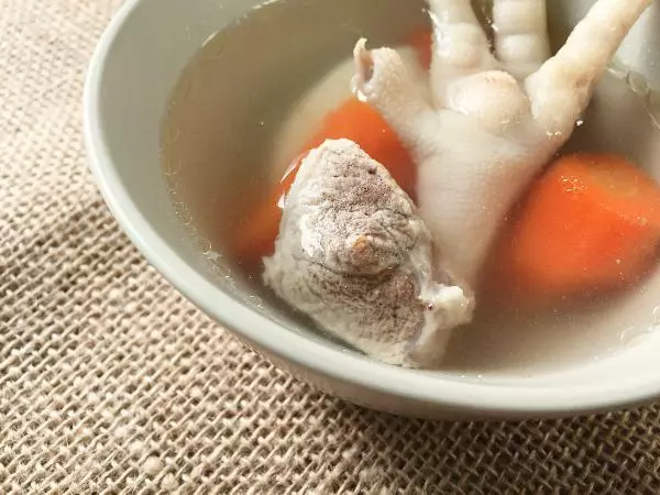 淮山红萝卜瘦肉汤