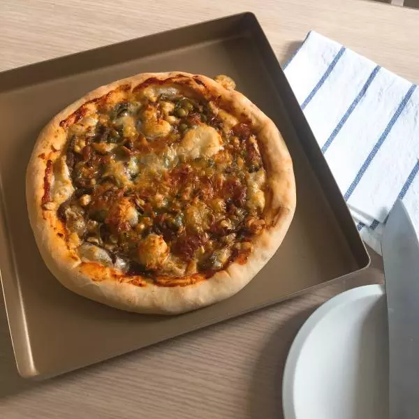 黑椒牛肉厚底披薩（芝士卷邊）-- 超簡易 0失敗的家庭手工披薩