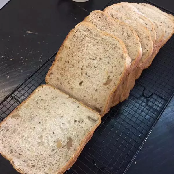面包机-全麦高纤核果吐司