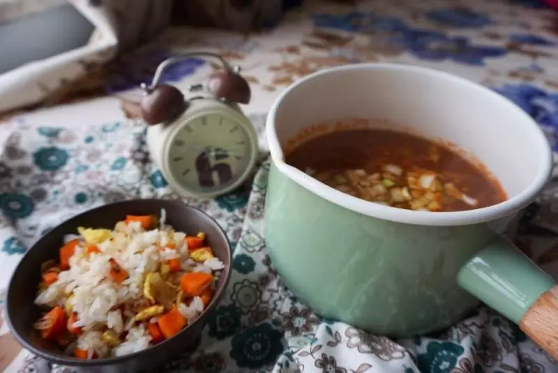 胡蘿蔔洋蔥雞蛋炒飯&amp;金針菇辣白菜大醬湯