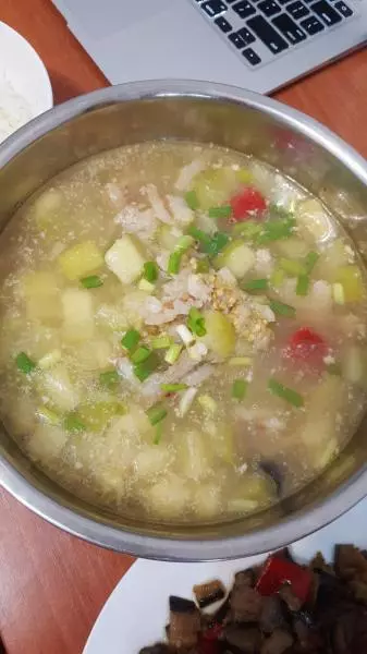 西葫海鲜炖鱼汤