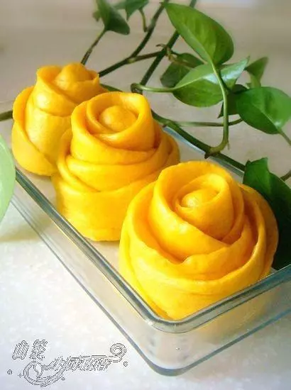 黄玫瑰花卷