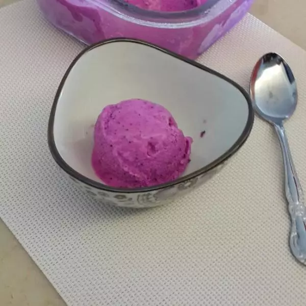 火龙果酸奶冰淇淋