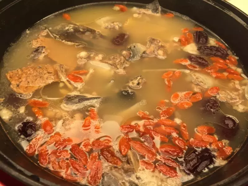 红枣枸杞水鱼养生汤