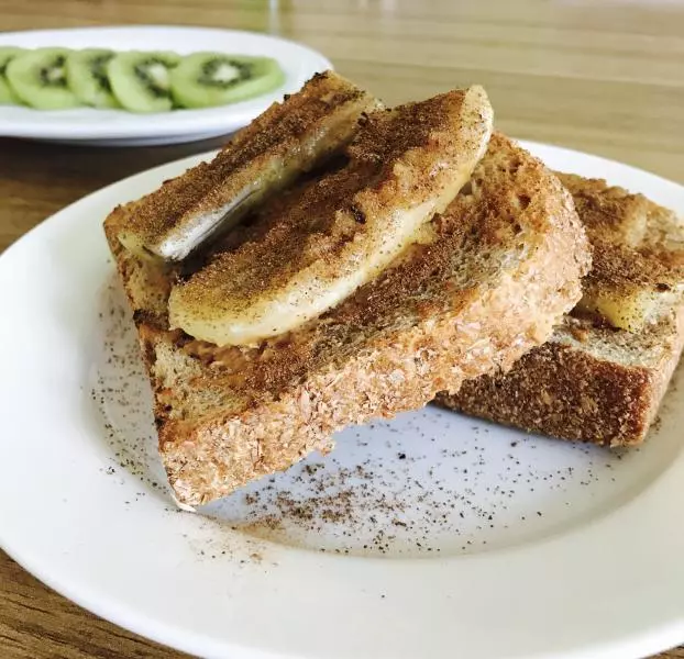 煎香蕉肉桂全麥吐司（低脂健康早餐）