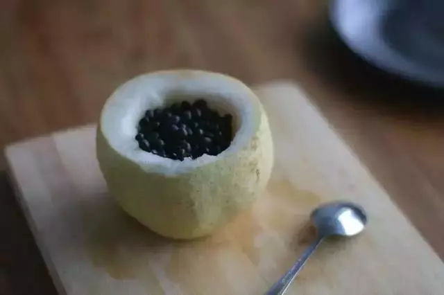 清火固腎的黑豆釀梨