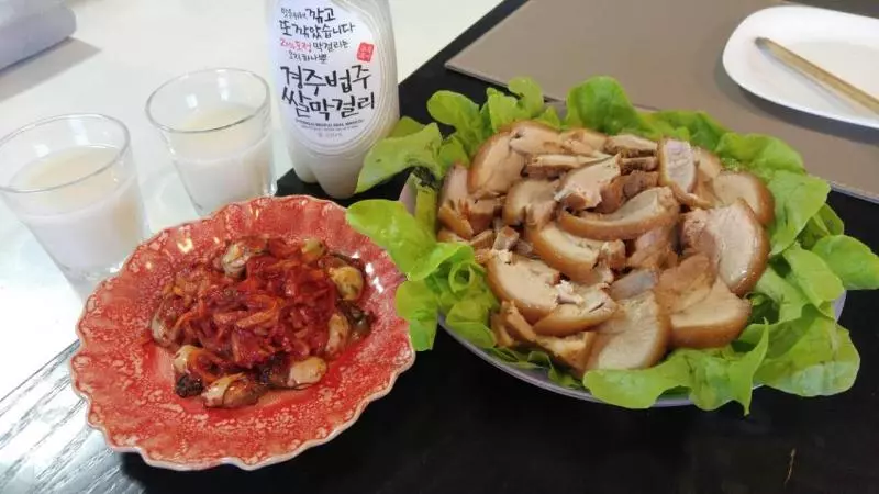 韩国猪腩肉加生蚝萝卜kimchi （보쌈)