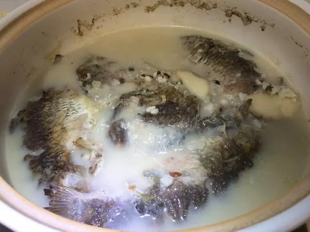 淮山芡實鯽魚湯