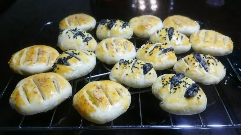 超级酥的老婆饼(传统糯米馅和奶黄馅)