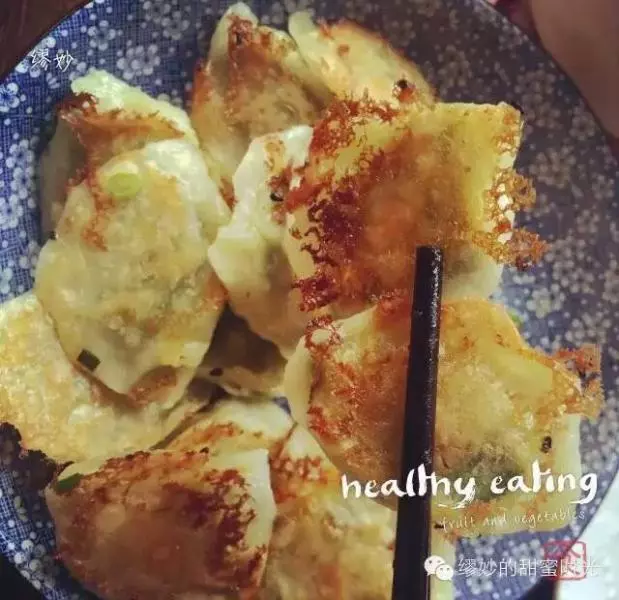 高逼格的蕾丝煎饺—其实真的很简单。