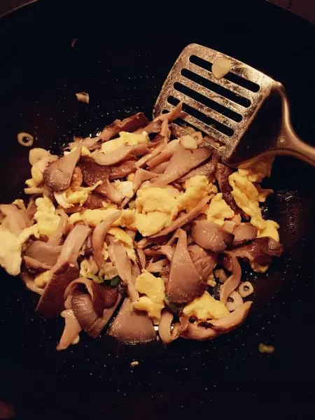平菇炒鸡蛋