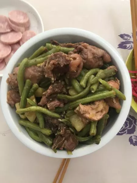 笨鸡肉炖豆角土豆