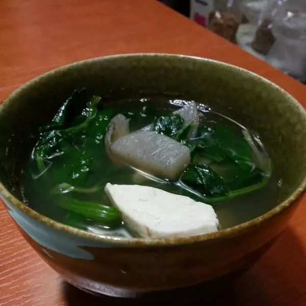 芹菜叶蘑菇豆腐汤