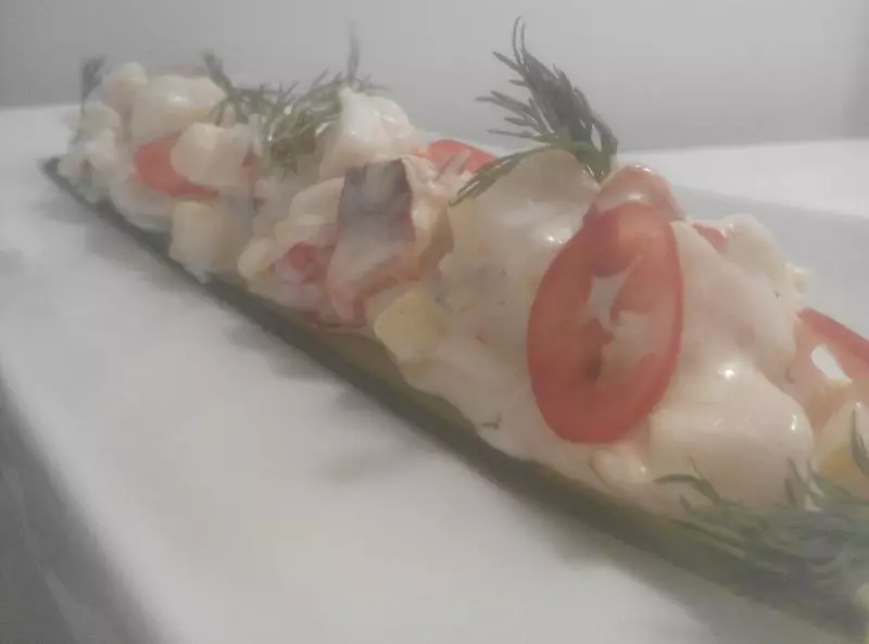 Pineapple seafood salad 凤梨海鲜沙拉