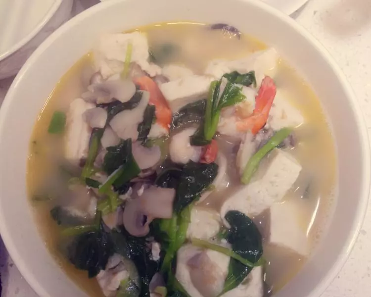 鲜虾菌菇青菜汤